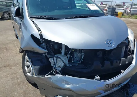 2017 Toyota Sienna Limited Premium 7 Passenger z USA, uszkodzony, nr VIN 5TDDZ3DC6HS188030